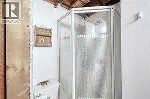 10212 8 Street Sw, Calgary, AB - Indoor Photo Showing Bathroom