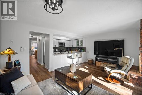 2058 Brant Street Unit# 3, Burlington, ON - Indoor Photo Showing Living Room