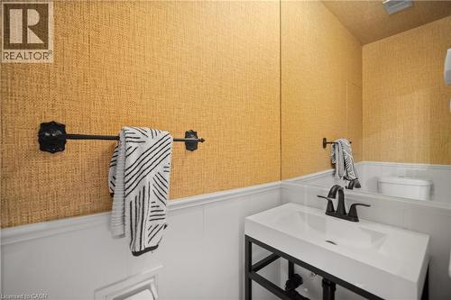 2058 Brant Street Unit# 3, Burlington, ON - Indoor Photo Showing Bathroom