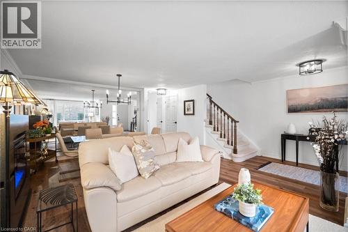 2058 Brant Street Unit# 3, Burlington, ON - Indoor Photo Showing Living Room
