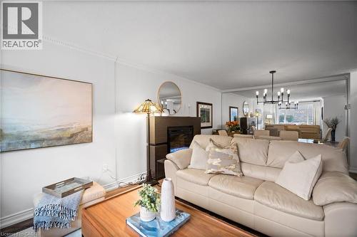 2058 Brant Street Unit# 3, Burlington, ON - Indoor Photo Showing Living Room