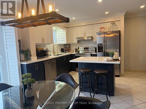 28 Kelso Crescent, Vaughan, ON - Indoor Photo Showing Kitchen
