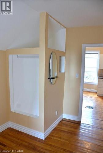 29 Oxford Street, Hamilton, ON - Indoor Photo Showing Other Room