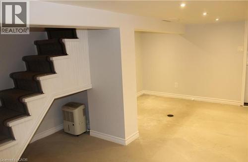 29 Oxford Street, Hamilton, ON - Indoor Photo Showing Other Room