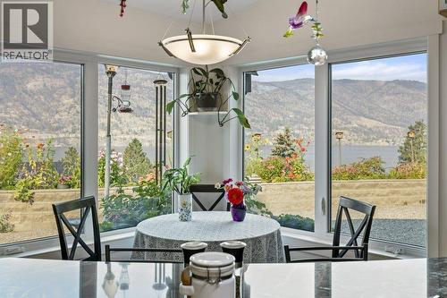 2245 Bennett Road, Kelowna, BC - Indoor Photo Showing Dining Room