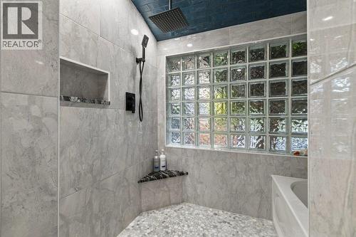 Amazing ensuite. - 2245 Bennett Road, Kelowna, BC - Indoor Photo Showing Bathroom