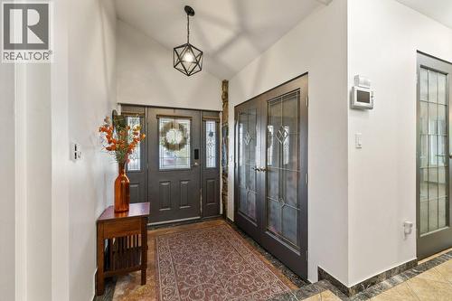 Bright open entry. - 2245 Bennett Road, Kelowna, BC - Indoor Photo Showing Other Room
