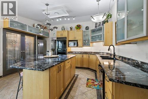2245 Bennett Road, Kelowna, BC - Indoor Photo Showing Kitchen With Double Sink With Upgraded Kitchen