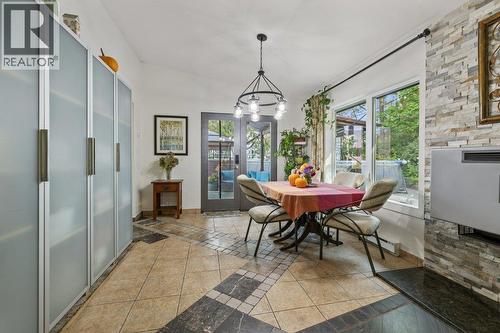 2245 Bennett Road, Kelowna, BC - Indoor Photo Showing Dining Room
