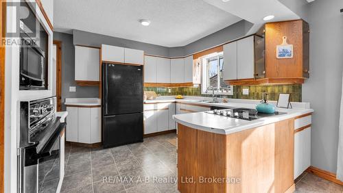 184 Henry Street, West Perth (Mitchell), ON - Indoor Photo Showing Kitchen With Double Sink