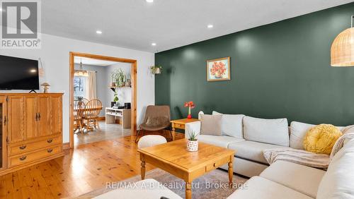 184 Henry Street, West Perth (Mitchell), ON - Indoor Photo Showing Living Room