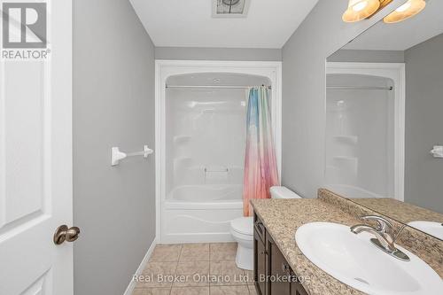 23 Bellflower Boulevard, Hamilton, ON - Indoor Photo Showing Bathroom