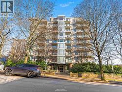 201 588 16TH STREET  West Vancouver, BC V7V 3R7