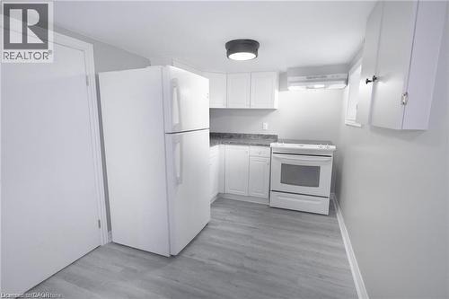 11 Perry Street, St. Catharines, ON - Indoor Photo Showing Kitchen