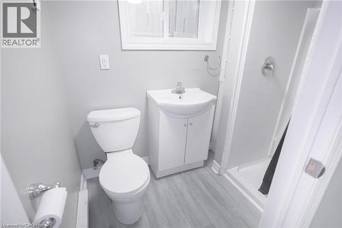 11 Perry Street, St. Catharines, ON - Indoor Photo Showing Bathroom