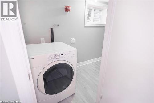 11 Perry Street, St. Catharines, ON - Indoor Photo Showing Laundry Room
