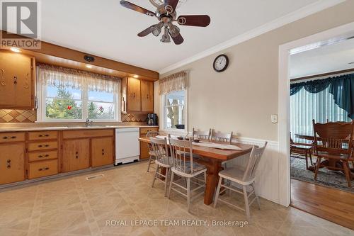 2377 Ramsay Con 7B Avenue S, Mississippi Mills, ON - Indoor Photo Showing Dining Room