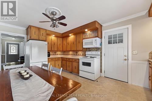2377 Ramsay Con 7B Avenue S, Mississippi Mills, ON - Indoor Photo Showing Kitchen