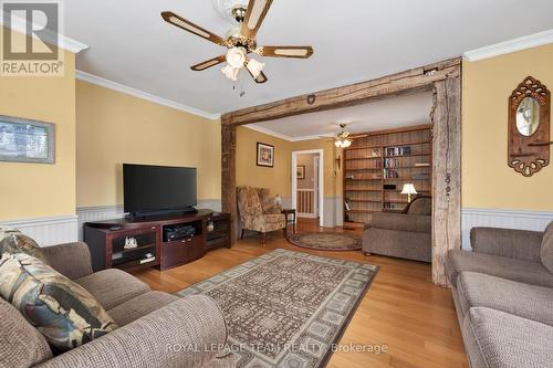 2377 Ramsay Con 7B Avenue S, Mississippi Mills, ON - Indoor Photo Showing Living Room