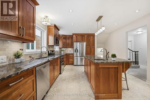 23 Pemberton Crescent, Ottawa, ON - Indoor Photo Showing Kitchen