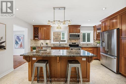 23 Pemberton Crescent, Ottawa, ON - Indoor Photo Showing Kitchen