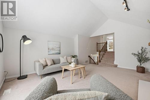 23 Pemberton Crescent, Ottawa, ON - Indoor Photo Showing Living Room