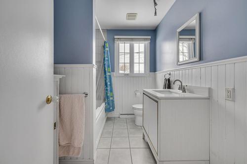 Bathroom - 1328 Rue Blanchette, Québec (Sainte-Foy/Sillery/Cap-Rouge), QC - Indoor Photo Showing Bathroom