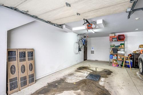 Garage - 402-651 Rue Jacques-Lavigne, Sainte-Thérèse, QC - Indoor Photo Showing Garage