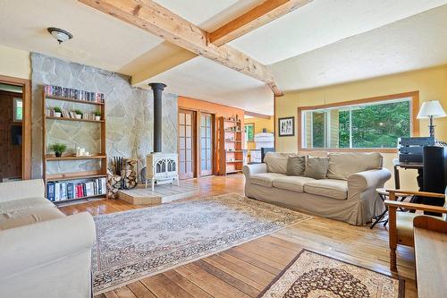 Living room - 2331 Ch. Du Bord-Du-Lac, Sainte-Adèle, QC - Indoor Photo Showing Living Room