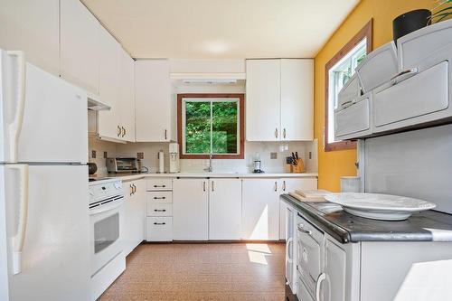 Kitchen - 2331 Ch. Du Bord-Du-Lac, Sainte-Adèle, QC - Indoor Photo Showing Kitchen