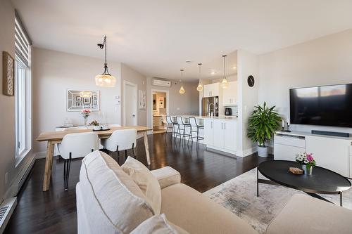 Living room - 408-440 19E Avenue, Montréal (Lachine), QC - Indoor Photo Showing Living Room