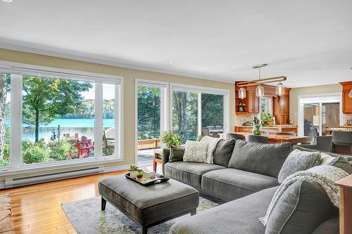Living room - 3162 Ch. Du Lac-Des-Trois-Frères, Saint-Adolphe-D'Howard, QC - Indoor Photo Showing Living Room