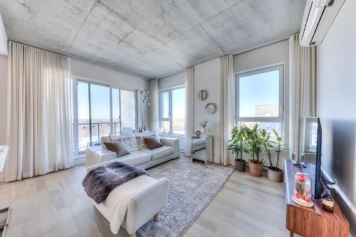 Living room - 1019-3000 Boul. Thimens, Montréal (Saint-Laurent), QC - Indoor Photo Showing Living Room