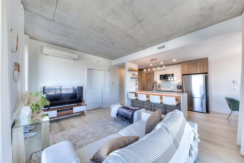 Living room - 1019-3000 Boul. Thimens, Montréal (Saint-Laurent), QC - Indoor Photo Showing Living Room