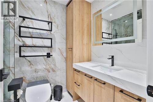 1477 Lakeshore Road Unit# 904, Burlington, ON - Indoor Photo Showing Bathroom