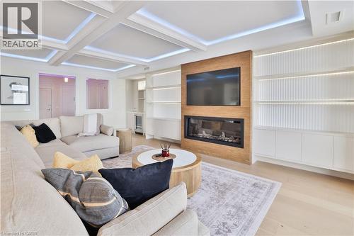 1477 Lakeshore Road Unit# 904, Burlington, ON - Indoor Photo Showing Living Room With Fireplace