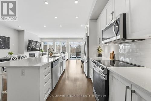 312 Wood Acres Grove, Ottawa, ON - Indoor Photo Showing Kitchen With Upgraded Kitchen