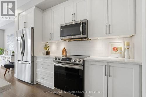 312 Wood Acres Grove, Ottawa, ON - Indoor Photo Showing Kitchen With Stainless Steel Kitchen With Upgraded Kitchen