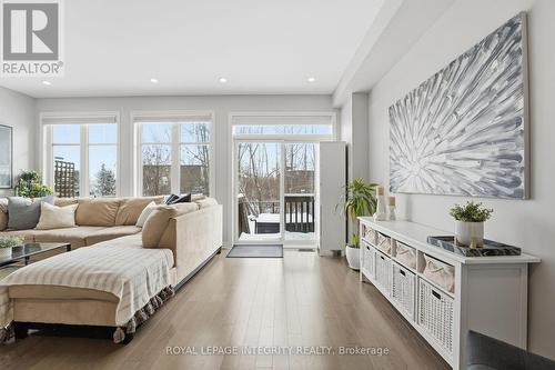 312 Wood Acres Grove, Ottawa, ON - Indoor Photo Showing Living Room