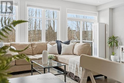 312 Wood Acres Grove, Ottawa, ON - Indoor Photo Showing Living Room