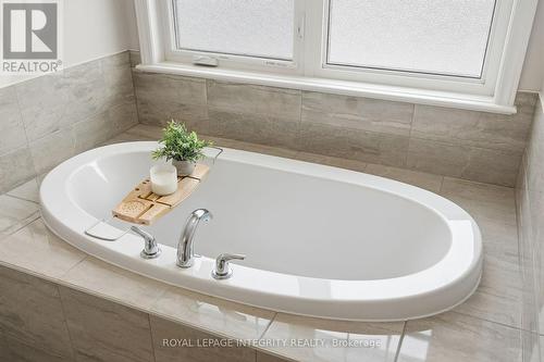 312 Wood Acres Grove, Ottawa, ON - Indoor Photo Showing Bathroom