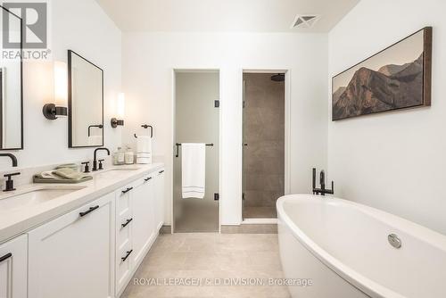 Th4 - 1 Strathgowan Avenue, Toronto, ON - Indoor Photo Showing Bathroom