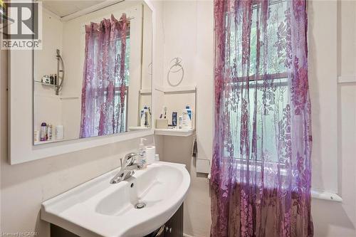 Unit 2-4pc Bathroom - 148 Suffolk Street W, Guelph, ON - Indoor Photo Showing Bathroom