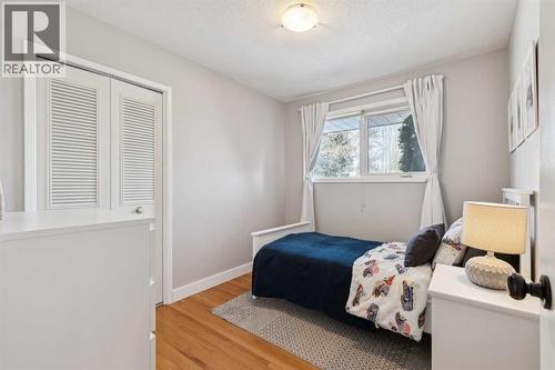 8603 Ashworth Road Se, Calgary, AB - Indoor Photo Showing Bedroom