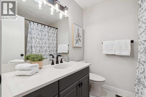 8603 Ashworth Road Se, Calgary, AB - Indoor Photo Showing Bathroom