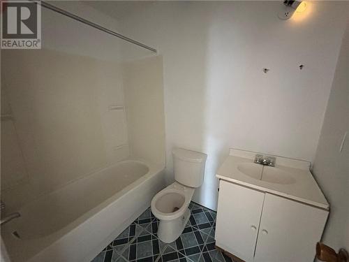 3443-3447 Errington Avenue, Chelmsford, ON - Indoor Photo Showing Bathroom