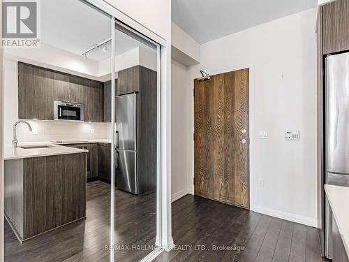 322 - 99 Eagle Rock Way, Vaughan, ON - Indoor Photo Showing Kitchen