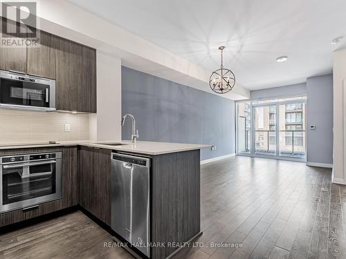 322 - 99 Eagle Rock Way, Vaughan, ON - Indoor Photo Showing Kitchen With Stainless Steel Kitchen With Upgraded Kitchen