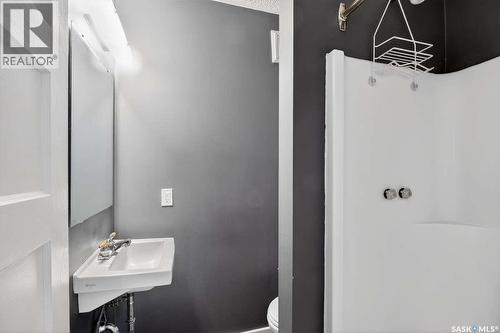 313 7Th Street, Saskatoon, SK - Indoor Photo Showing Bathroom