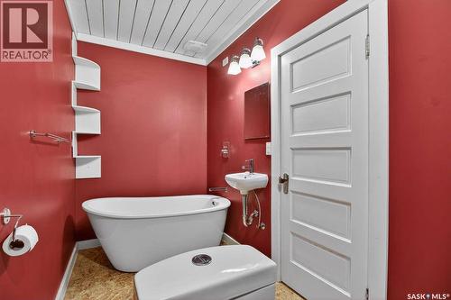 313 7Th Street, Saskatoon, SK - Indoor Photo Showing Bathroom